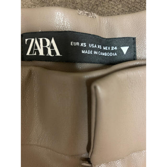 ZARA(ザラ)のZARA レザーショートパンツ　 レディースのパンツ(ショートパンツ)の商品写真