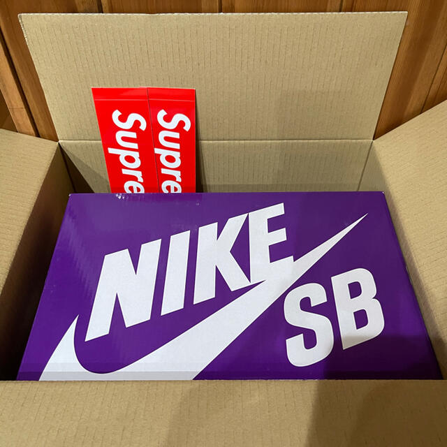 Supreme(シュプリーム)の【完全未開封】Supreme®/Nike® SB Dunk Low【US9.5】 メンズの靴/シューズ(スニーカー)の商品写真