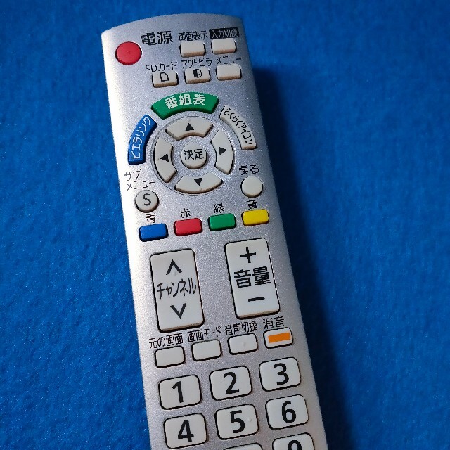 ⚫R1⚫パナソニック⚫テレビ リモコン N2QAYB000327 シルバー