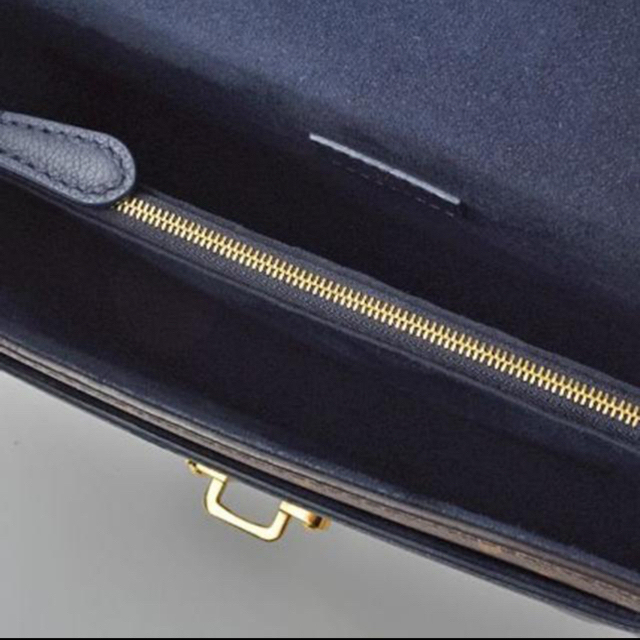 LOUIS VUITTON(ルイヴィトン)のLouis Vuitton ルイヴィトン ヴィクトワール レディースのバッグ(ショルダーバッグ)の商品写真