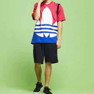 アディダス(adidas)の新品　アディダスTシャツ　LLサイズ　ビックロゴ　ピンク　白　青　バックロゴ(Tシャツ/カットソー(半袖/袖なし))