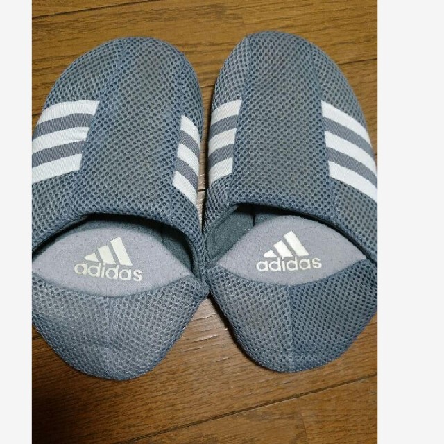 adidas(アディダス)のアディダスのルームシューズ インテリア/住まい/日用品のインテリア小物(スリッパ/ルームシューズ)の商品写真