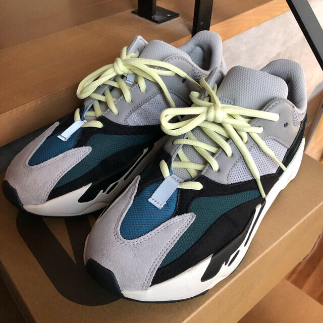 adidas YEEZY BOOST 700 イージーブーストのサムネイル