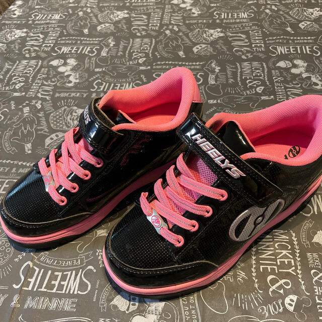 HEELYS(ヒーリーズ)の【試し履きのみ】ローラーシューズ HEELYS 23cm キッズ/ベビー/マタニティのキッズ靴/シューズ(15cm~)(ローラーシューズ)の商品写真