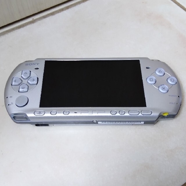 PlayStation Portable(プレイステーションポータブル)の美品【フルセット PSP-3000】 エンタメ/ホビーのゲームソフト/ゲーム機本体(携帯用ゲーム機本体)の商品写真