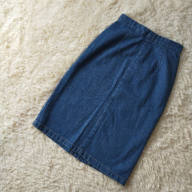 BLACK by moussy(ブラックバイマウジー)のスリット入り デニムタイトスカート レディースのスカート(ひざ丈スカート)の商品写真