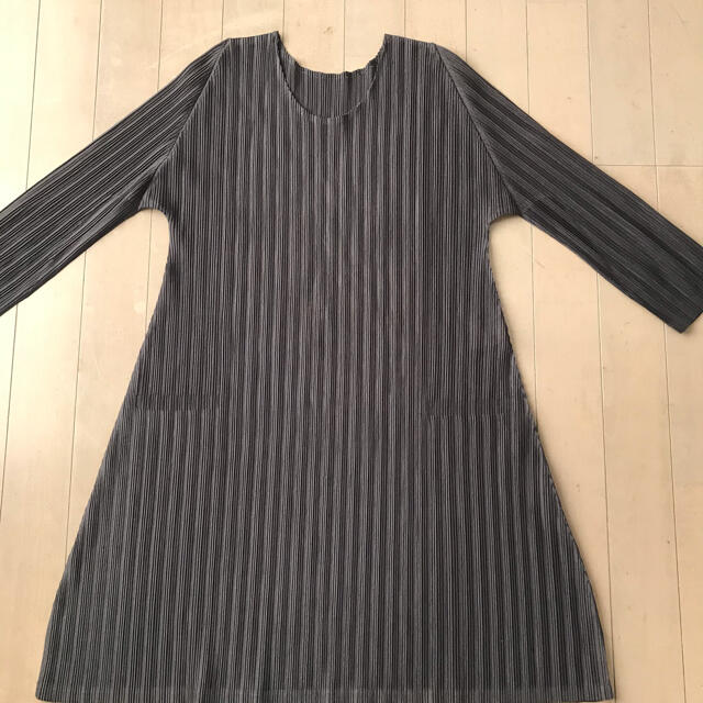 PLEATS PLEASE ISSEY MIYAKE(プリーツプリーズイッセイミヤケ)のプリーツプリーズ　チュニック レディースのトップス(チュニック)の商品写真