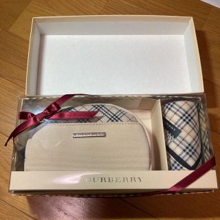 バーバリー(BURBERRY)のBURBERRY ポーチ ハンカチ　値下げしました。(ポーチ)