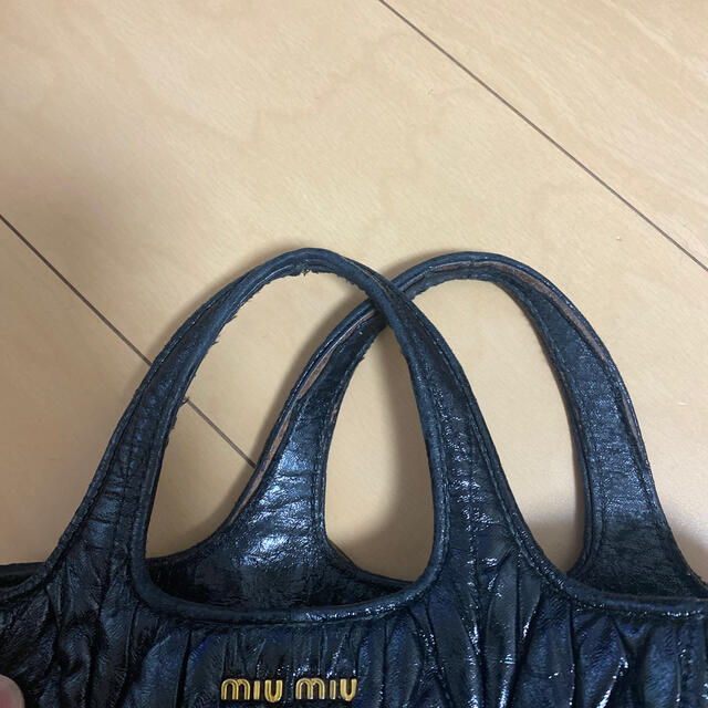 miumiu(ミュウミュウ)のmiumiu ハンドバッグ レディースのバッグ(ハンドバッグ)の商品写真