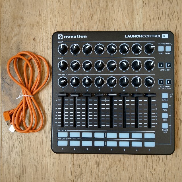 Novation LaunchControl XL Mk2 Midiコントローラ