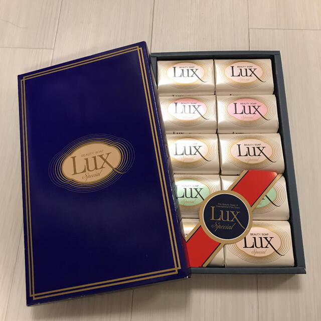 LUX(ラックス)のラックス・スペシャル・化粧石けん10個セット コスメ/美容のボディケア(ボディソープ/石鹸)の商品写真