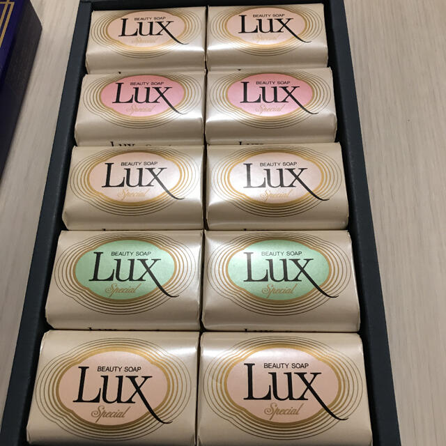 LUX(ラックス)のラックス・スペシャル・化粧石けん10個セット コスメ/美容のボディケア(ボディソープ/石鹸)の商品写真