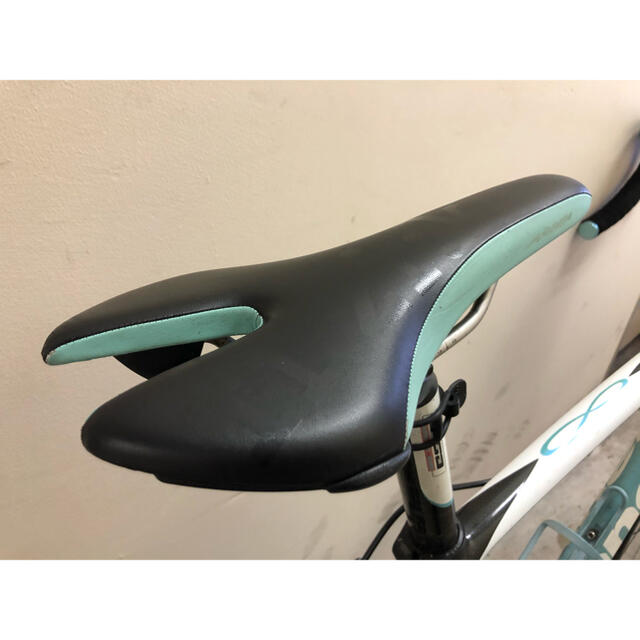 Bianchi(ビアンキ)のフィジーク　サドル スポーツ/アウトドアの自転車(パーツ)の商品写真