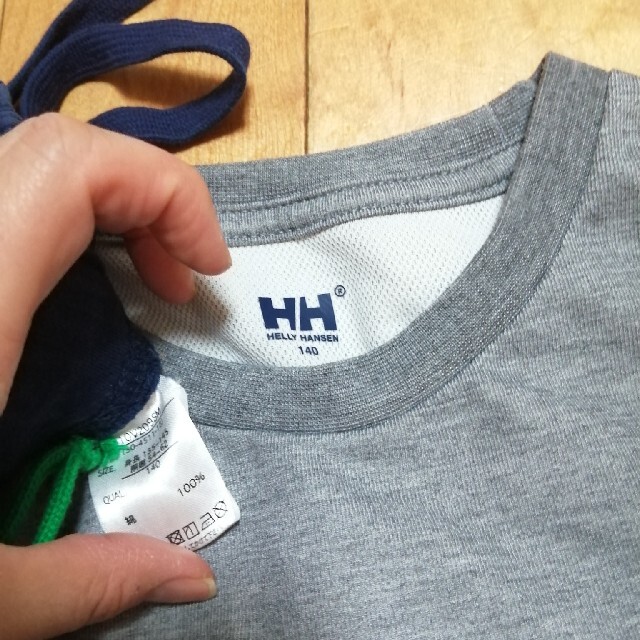 HELLY HANSEN(ヘリーハンセン)のHELLY HANSEN　ヘリーハンセン　Tシャツ　スエットパンツ140セット キッズ/ベビー/マタニティのキッズ服男の子用(90cm~)(Tシャツ/カットソー)の商品写真