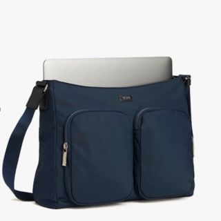 トゥミ(TUMI)のショルダー バッグ ネイビー 新品未使用  TUMI クロスボディ ネイビー(ショルダーバッグ)