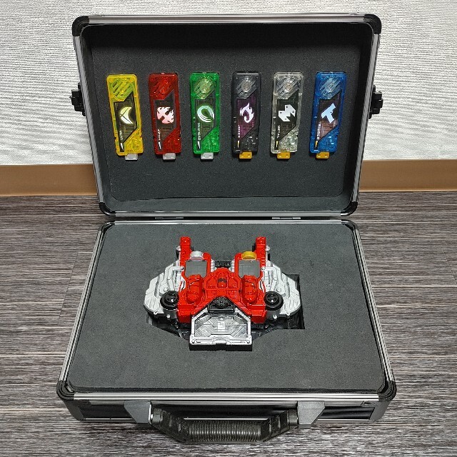 BANDAI(バンダイ)の仮面ライダーW ベルト  ケース付き エンタメ/ホビーのおもちゃ/ぬいぐるみ(その他)の商品写真