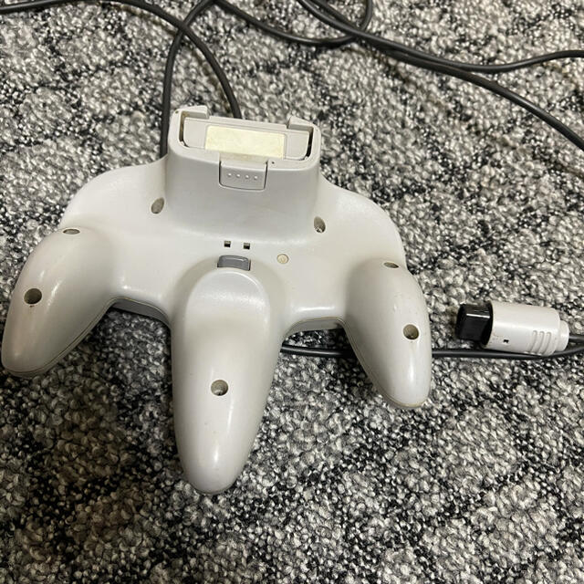 NINTENDO 64(ニンテンドウ64)のニンテンドウ 64コントローラー エンタメ/ホビーのゲームソフト/ゲーム機本体(家庭用ゲーム機本体)の商品写真