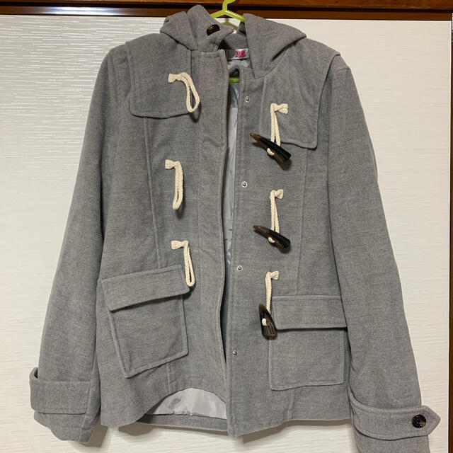 RyuRyu(リュリュ)のショートダッフル　グレー　フード付き レディースのジャケット/アウター(ダッフルコート)の商品写真