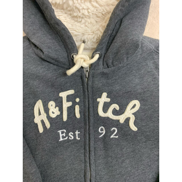 Abercrombie&Fitch(アバクロンビーアンドフィッチ)のアバクロンビー&フィッチ　ダークグレーボアパーカー Mサイズ レディースのトップス(パーカー)の商品写真