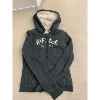 アバクロンビーアンドフィッチ(Abercrombie&Fitch)のアバクロンビー&フィッチ　ダークグレーボアパーカー Mサイズ(パーカー)