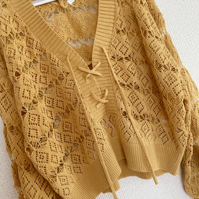 ZARA(ザラ)の新品 イエロー 鍵編み ニット ショート丈 編み上げ レディースのトップス(カットソー(長袖/七分))の商品写真