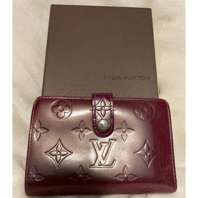 LOUIS VUITTON(ルイヴィトン)のルイヴィトン ヴェルニ ヴィエノワ 二つ折財布 エンジ レディースのファッション小物(財布)の商品写真