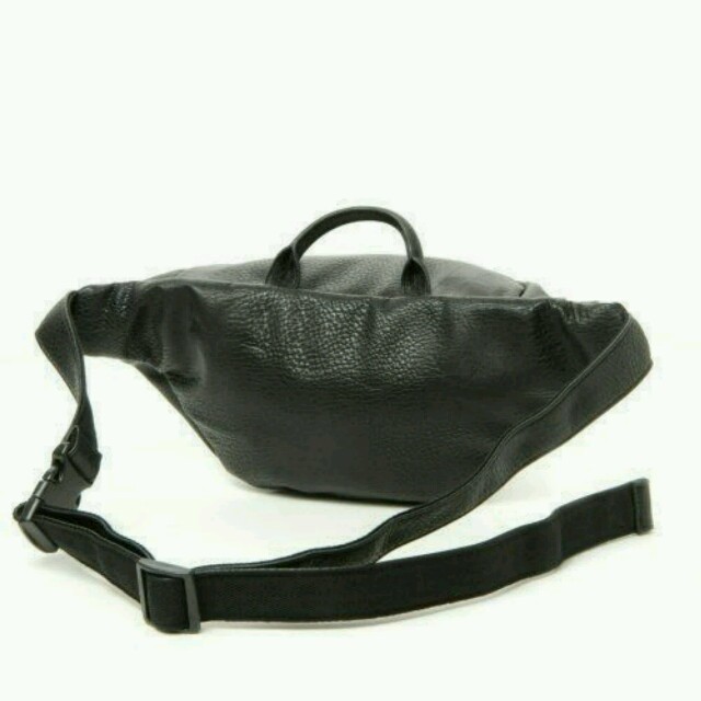 JEANASIS(ジーナシス)のジーナシスのﾜｯﾍﾟﾝ付きバッグ（ｳｴｽﾄﾎﾟｰﾁ）美品 レディースのバッグ(ハンドバッグ)の商品写真