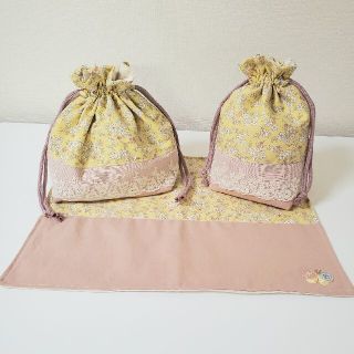 お弁当袋　コップ袋　ランチョンマット　3点セット　ハンドメイド　値下げ(ランチボックス巾着)