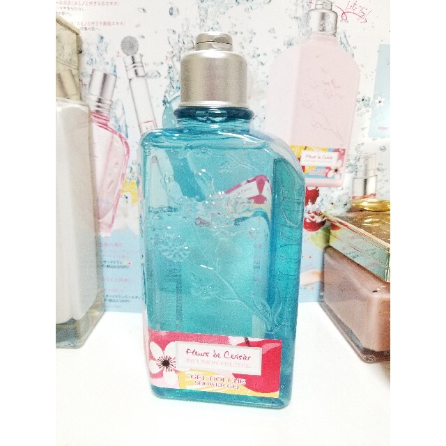 L'OCCITANE(ロクシタン)のdaisy様♡専用　ロクシタン チェリーライム シャワージェル 250ml コスメ/美容のボディケア(ボディソープ/石鹸)の商品写真