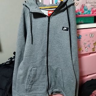 ナイキ(NIKE)のNIKE パーカー♡ 比較的綺麗なお品です☆ メンズのMサイズ！(パーカー)