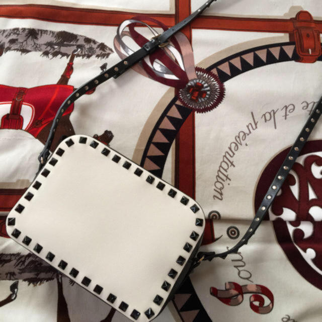 再入荷】 VALENTINO - 3〜4日限定!スタッズショルダーバック
