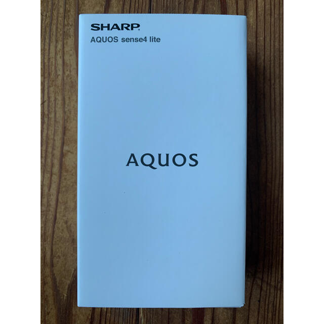 AQUOS(アクオス)の新品未使用 SHARP AQUOS sense4 LITE SH-RM15 銀 スマホ/家電/カメラのスマートフォン/携帯電話(携帯電話本体)の商品写真