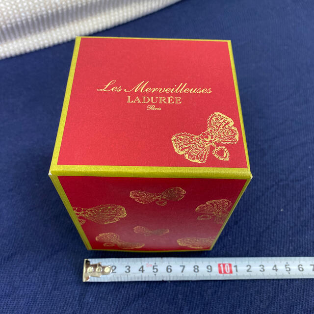 Les Merveilleuses LADUREE(レメルヴェイユーズラデュレ)のLADUREE プレゼント用段ボール箱 インテリア/住まい/日用品のオフィス用品(ラッピング/包装)の商品写真