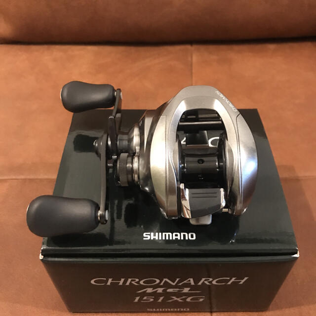 SHIMANO(シマノ)の【新品未使用】17クロナークMGL 151XG（左ハンドル） スポーツ/アウトドアのフィッシング(リール)の商品写真