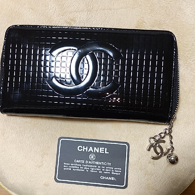 CHANEL(シャネル)のシャネルノベルティ－新品未使用黒のエナメル長財布春財布にいかがでしょうか？ レディースのファッション小物(財布)の商品写真