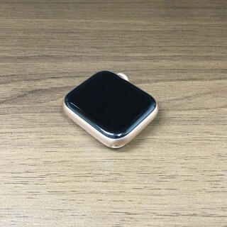 Apple Watch - Apple Watch SE 40mm ゴールド アルミニウム GPSの通販