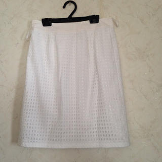 アンタイトル(UNTITLED)のアンタイトル 白のスカート セール❗️❗️(ひざ丈スカート)