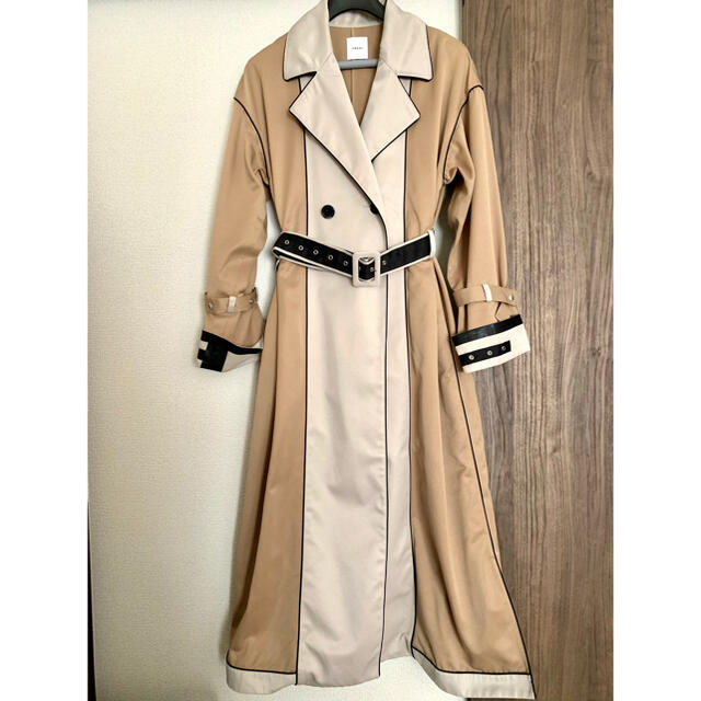 Ameri VINTAGE(アメリヴィンテージ)のAMERI INVERT SEAM TAPE COAT トレンチコート ベージュ レディースのジャケット/アウター(トレンチコート)の商品写真