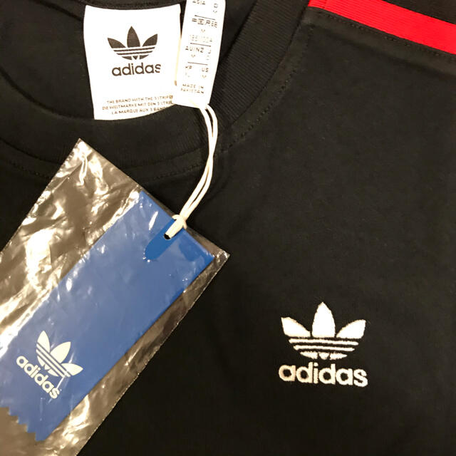 adidas(アディダス)の【新品】アディダスオリジナルス　半袖Tシャツ　サイズO（XL）ブラック　赤 メンズのトップス(Tシャツ/カットソー(半袖/袖なし))の商品写真