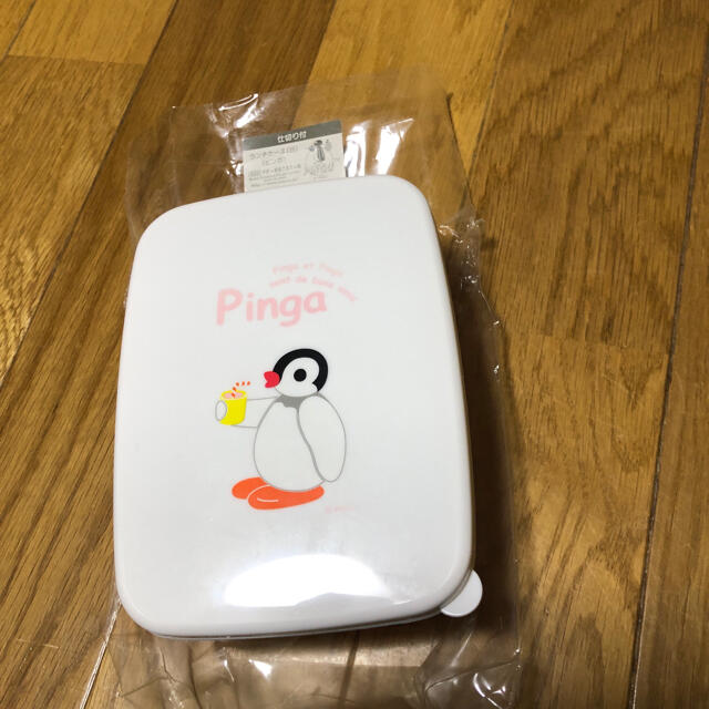 SONY(ソニー)のpinguランチケースS.お弁当箱.ピンク仕切り付きタッパー、ピンガ インテリア/住まい/日用品のキッチン/食器(弁当用品)の商品写真