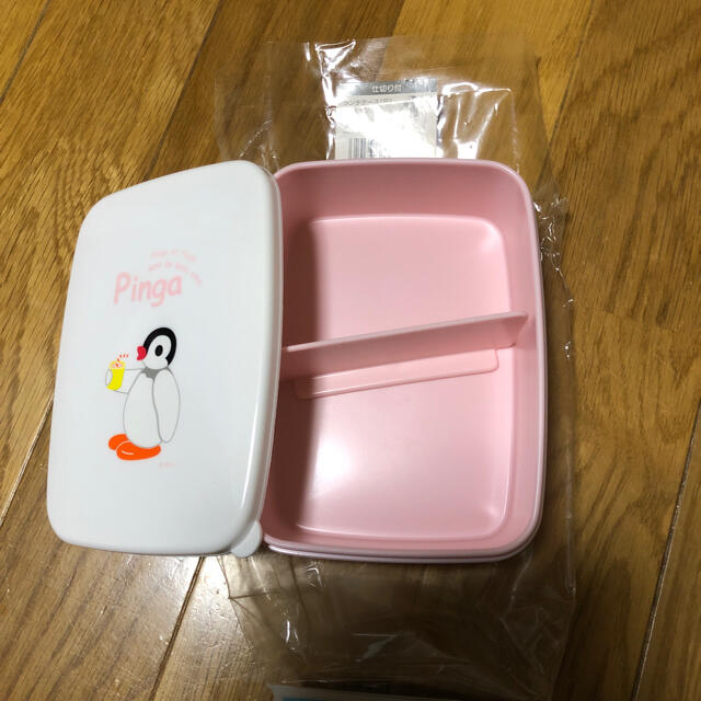 SONY(ソニー)のpinguランチケースS.お弁当箱.ピンク仕切り付きタッパー、ピンガ インテリア/住まい/日用品のキッチン/食器(弁当用品)の商品写真