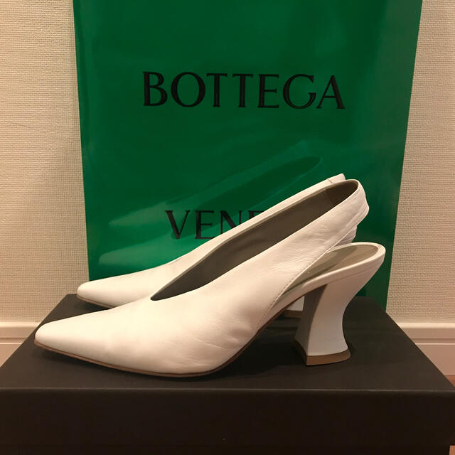 Bottega Veneta(ボッテガヴェネタ)のボッテガヴェネタ　アーモンドパンプス レディースの靴/シューズ(ハイヒール/パンプス)の商品写真