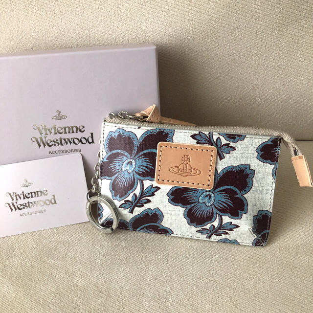 Vivienne Westwood(ヴィヴィアンウエストウッド)の新品★Vivienne Westwood 定価17,600円 パス・コインケース レディースのファッション小物(財布)の商品写真
