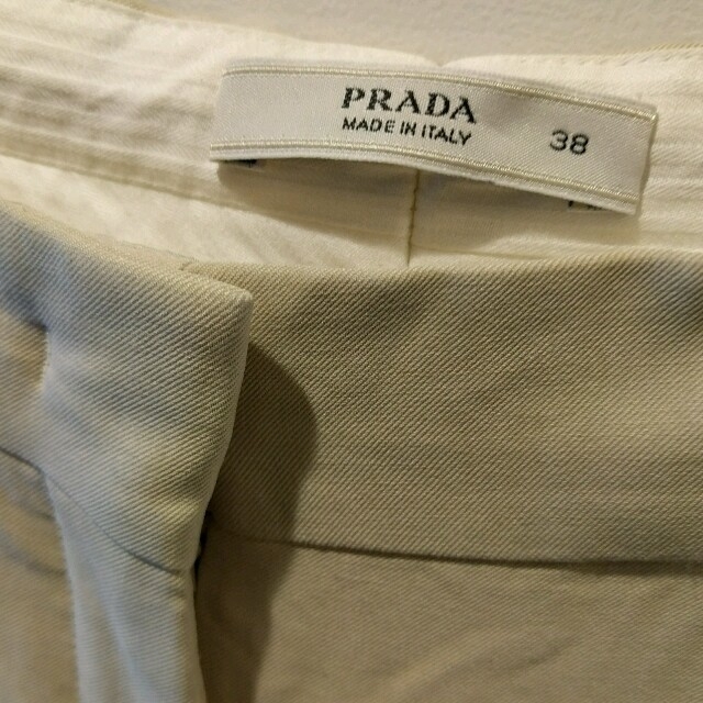 PRADA(プラダ)の【Mc様専用】PRADA 38 シルク100% センタープレスパンツ レディースのパンツ(クロップドパンツ)の商品写真