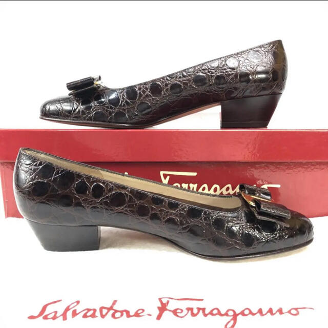 Salvatore Ferragamo(サルヴァトーレフェラガモ)の【超美品】フェラガモ ヴァラ リボン パンプス クロコ型押し 約22.5cm レディースの靴/シューズ(ハイヒール/パンプス)の商品写真