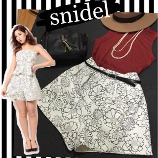 スナイデル(SNIDEL)のみいさま専用 美品 snidel 花柄 ショーパン(ショートパンツ)