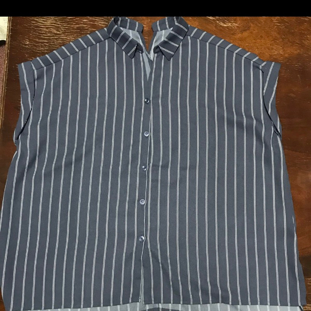 KBF(ケービーエフ)の白ストライプシャツ　ブルーストライプシャツ レディースのトップス(シャツ/ブラウス(長袖/七分))の商品写真