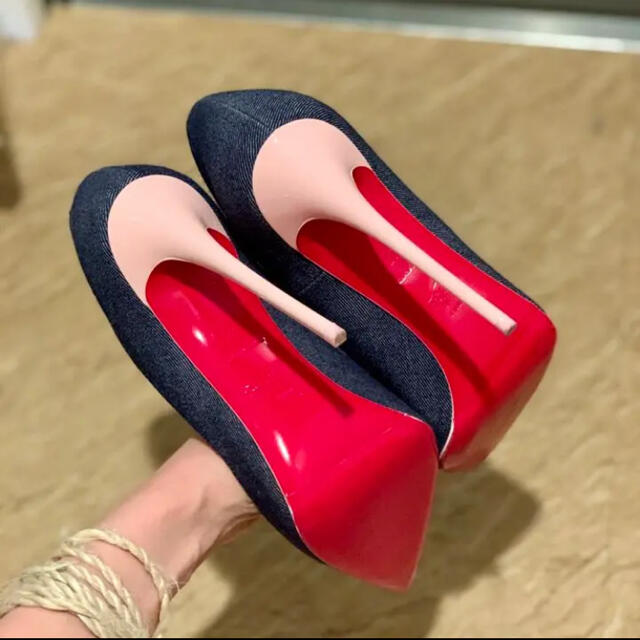 Christian Louboutin(クリスチャンルブタン)のデニムパンプス　37 レディースの靴/シューズ(ハイヒール/パンプス)の商品写真