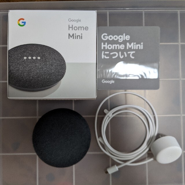 Google(グーグル)の【出品3/19まで】google  home mini チャコール スマホ/家電/カメラのオーディオ機器(スピーカー)の商品写真