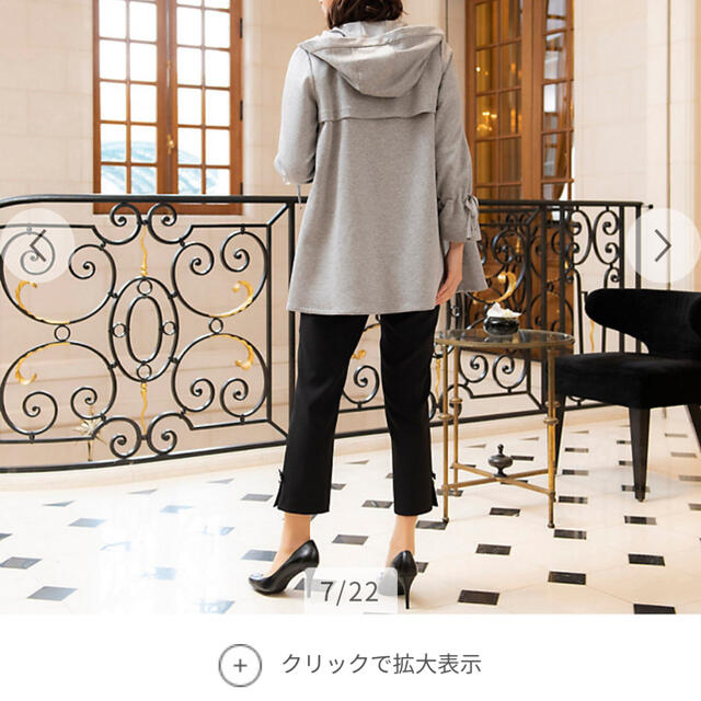 TO BE CHIC(トゥービーシック)の　TO BE CHICダンボールビジューパーカー レディースのトップス(パーカー)の商品写真